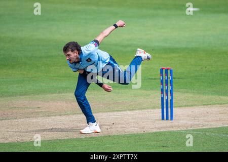 Southampton, Regno Unito. 7 agosto 2024. Sam Conners del Derbyshire bowling durante la partita della Metro Bank One Day Cup tra Hampshire e Derbyshire all'Utilita Bowl. Crediti: Dave Vokes/Alamy Live News Foto Stock