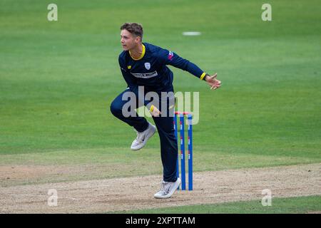 Southampton, Regno Unito. 7 agosto 2024. Felix Organ of Hampshire bowling durante la partita della Metro Bank One Day Cup tra Hampshire e Derbyshire all'Utilita Bowl. Crediti: Dave Vokes/Alamy Live News Foto Stock