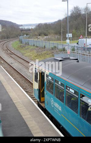 Classe 143 a Mountain Ash con servizio diretto a sud. Foto Stock