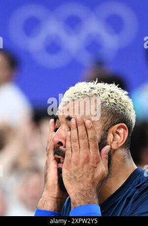 Parigi, Francia. 7 agosto 2024. Earvin Ngapeth di Francia reagisce dopo le semifinali di pallavolo maschile tra Francia e Italia ai Giochi Olimpici di Parigi 2024 a Parigi, Francia, 7 agosto 2024. Crediti: Liu Dawei/Xinhua/Alamy Live News Foto Stock