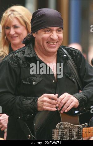 Steve Van Zandt si esibisce con Bruce Springsteen e la e Street Band al "Today" Show 2007 Toyota Concert Series della NBC al Rockefeller Plaza di New York City il 28 settembre 2007. Foto di Henry McGee/MediaPunch Foto Stock