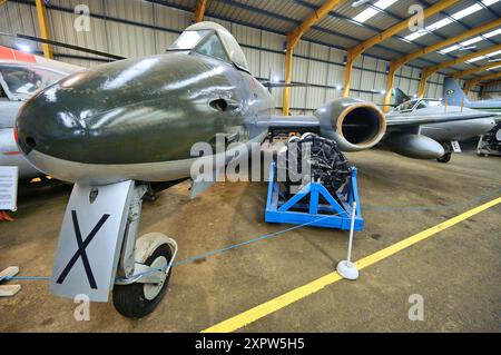 NESLAM Aero Museum Sunderland display statico Gloster Meteor F8 velivolo da caccia monoposto alimentato dal motore Derwent 8 con valore nominale di 16 0 kN era b Foto Stock