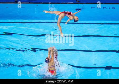 Parigi, Francia. 7 agosto 2024. Giochi olimpici, routine acrobatica nel nuoto artistico al Centre Aquatique Saint-Denis. Squadra francese. Crediti: ABEL F. ROS/Alamy Live News Foto Stock