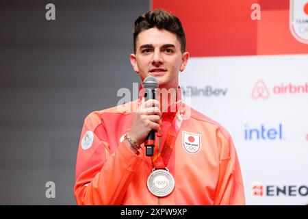 Parigi, Francia. 7 agosto 2024. Takeru Komatsubara (JPN) pattinaggio di figura: Il gruppo giapponese della medaglia d'argento partecipa a una conferenza stampa dopo la cerimonia di assegnazione della medaglia per l'evento della squadra di pattinaggio artistico dei Giochi Olimpici di Pechino 2022 al Champions Park al Trocadero durante i Giochi Olimpici di Parigi 2024 a Parigi, Francia. Crediti: Naoki Nishimura/AFLO SPORT/Alamy Live News Foto Stock