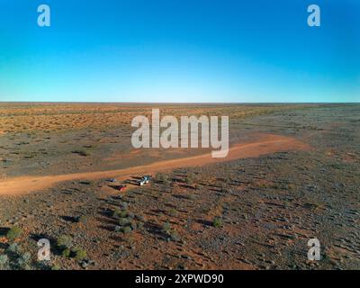 Campeggiatori sulla linea francese, deserto di Simpson, Outback South Australia, Australia Foto Stock