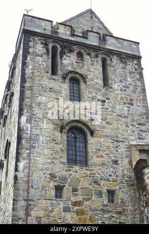 La Fortezza di Bergenhus è un complesso storico situato nella città di Bergen, Norvegia. Foto Stock