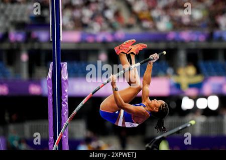 Saint Denis, Francia. 7 agosto 2024. Marie Julie Bonnie di Francia gareggia nella Pole Vault Final femminile allo Stade de France di Saint Denis, a nord di Parigi, durante i Giochi Olimpici di Parigi del 2024 il 7 agosto 2024. Foto di Julien Poupart/ABACAPRESS. COM credito: Abaca Press/Alamy Live News Foto Stock