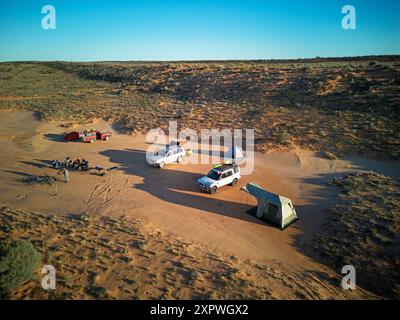 Campeggio sulla linea QAA, Simpson Desert, Outback Queensland, Australia Foto Stock