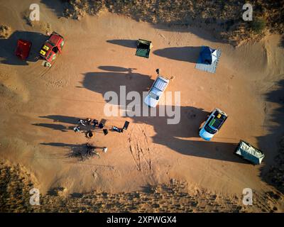 Campeggio sulla linea QAA, Simpson Desert, Outback Queensland, Australia Foto Stock