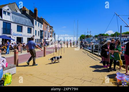 Turisti sul porto di Weymouth Foto Stock