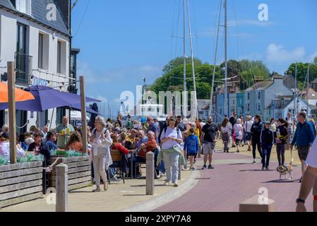 Turisti sul porto di Weymouth Foto Stock