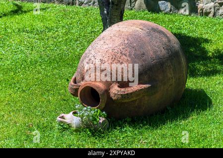 Il castello di Elbasan (albanese: Kalaja e Elbasanit) è una fortezza del XV secolo situata a Elbasan, in Albania. Foto Stock