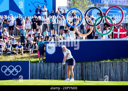 PARIGI, FRANCIA - 8 AGOSTO: Emily K Pedersen del Team Denmark gareggia nella corsa individuale femminile durante il giorno 13 del Golf - Giochi Olimpici Parigi 2024 a le Golf National l'8 agosto 2024 a Parigi, Francia. (Foto di Rene Nijhuis/BSR Agency) Foto Stock