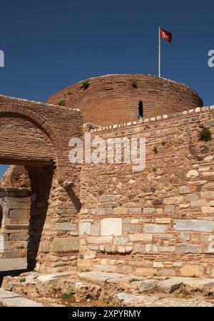 Turchia - 3 agosto 2024: Vista generale della città di iznik e della porta d'ingresso storica di Bursa Turchia Foto Stock