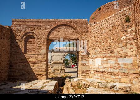 Turchia - 3 agosto 2024: Vista generale della città di iznik e della porta d'ingresso storica di Bursa Turchia Foto Stock