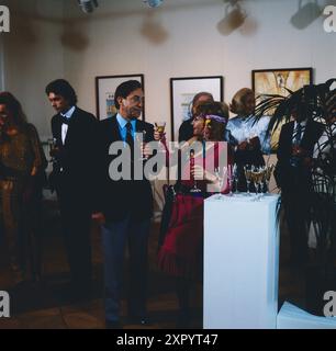 Welle Wahnsinn, deutsche TV serie, ZDF, 1983, Party Szene mit Dieter Hallervorden, Rotraud Schindler Foto Stock