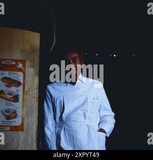 Welle Wahnsinn, deutsche TV serie, ZDF, 1983, Szene: Dieter Hallervorden als Arzt Foto Stock