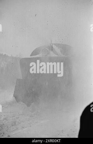 Effettivo 5- 1948: Sgombero della neve sulla ferrovia di Bergen. La ferrovia di Bergen, una delle ferrovie più importanti della Norvegia, raggiunge il suo punto più alto appena ad ovest di Finse, a 1301 metri sul livello del mare. Il vento e la neve all'unisono qui fanno sì che non sia sempre una cosa da tenere aperta questa pista in inverno. Foto: Sverre A. Børretzen / Aktuell / NTB ***la foto non viene elaborata*** questo testo immagine viene tradotto automaticamente questo testo immagine viene tradotto automaticamente questo testo immagine viene tradotto automaticamente Foto Stock