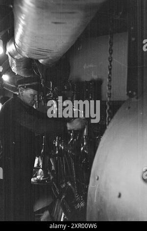 Effettivo 5- 1948: Sgombero della neve sulla ferrovia di Bergen. La ferrovia di Bergen, una delle ferrovie più importanti della Norvegia, raggiunge il suo punto più alto appena ad ovest di Finse, a 1301 metri sul livello del mare. Il vento e la neve all'unisono qui fanno sì che non sia sempre una cosa da tenere aperta questa pista in inverno. Foto: Sverre A. Børretzen / Aktuell / NTB ***la foto non viene elaborata*** questo testo immagine viene tradotto automaticamente questo testo immagine viene tradotto automaticamente questo testo immagine viene tradotto automaticamente Foto Stock