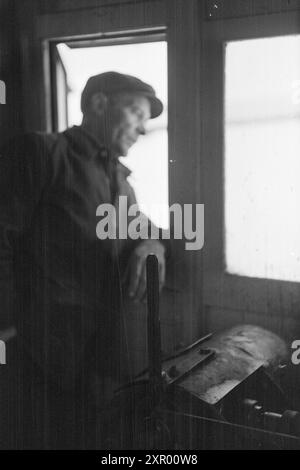 Effettivo 5- 1948: Sgombero della neve sulla ferrovia di Bergen. La ferrovia di Bergen, una delle ferrovie più importanti della Norvegia, raggiunge il suo punto più alto appena ad ovest di Finse, a 1301 metri sul livello del mare. Il vento e la neve all'unisono qui fanno sì che non sia sempre una cosa da tenere aperta questa pista in inverno. Foto: Sverre A. Børretzen / Aktuell / NTB ***la foto non viene elaborata*** questo testo immagine viene tradotto automaticamente questo testo immagine viene tradotto automaticamente questo testo immagine viene tradotto automaticamente Foto Stock