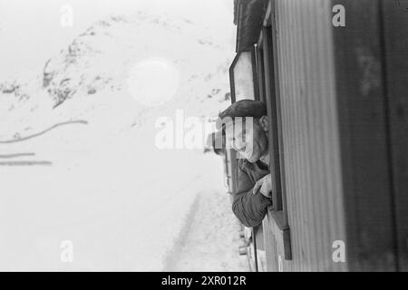 Effettivo 5- 1948: Sgombero della neve sulla ferrovia di Bergen. La ferrovia di Bergen, una delle ferrovie più importanti della Norvegia, raggiunge il suo punto più alto appena ad ovest di Finse, a 1301 metri sul livello del mare. Il vento e la neve all'unisono qui fanno sì che non sia sempre una cosa da tenere aperta questa pista in inverno. Foto: Sverre A. Børretzen / Aktuell / NTB ***la foto non viene elaborata*** questo testo immagine viene tradotto automaticamente questo testo immagine viene tradotto automaticamente questo testo immagine viene tradotto automaticamente Foto Stock