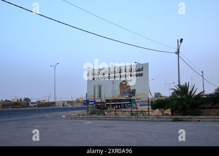 Giordania in Medio Oriente - 11 maggio 2024: Impressioni di un'autostrada della giordania in serata Foto Stock