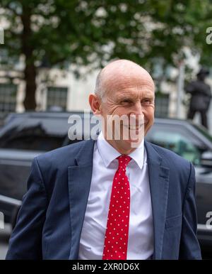 Londra, Regno Unito. 8 agosto 2024 John Healey, Segretario alla difesa arriva all'ufficio del gabinetto affice credito: Richard Lincoln/Alamy Live News Foto Stock