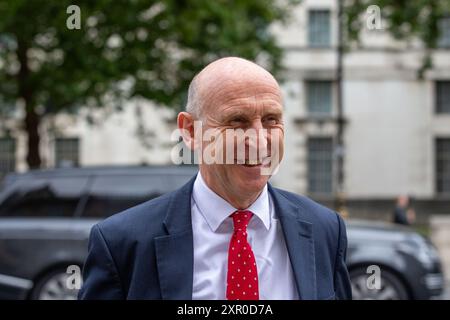 Londra, Regno Unito. 8 agosto 2024 John Healey, Segretario alla difesa arriva all'ufficio del gabinetto affice credito: Richard Lincoln/Alamy Live News Foto Stock