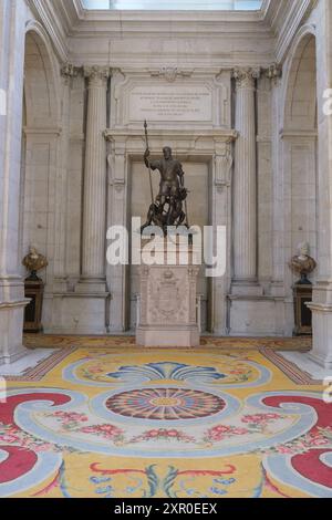 Madrid, Spagna. 8 agosto 2024. Vista interna del Palazzo reale di Madrid, in stile barocco, dal 1750, a Madrid, 8 agosto, 2024, Spagna credito: SIPA USA/Alamy Live News Foto Stock