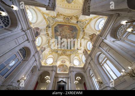 Madrid, Spagna. 8 agosto 2024. Vista interna del Palazzo reale di Madrid, in stile barocco, dal 1750, a Madrid, 8 agosto, 2024, Spagna credito: SIPA USA/Alamy Live News Foto Stock