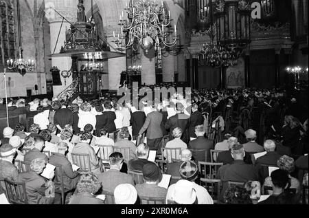 Concerto nella chiesa di St. Bavo, Haarlem, Grote Markt, Nederland, Whizgle Dutch News: Immagini storiche su misura per il futuro. Esplora il passato dei Paesi Bassi con prospettive moderne attraverso le immagini delle agenzie olandesi. Colmare gli eventi di ieri con gli approfondimenti di domani. Intraprendi un viaggio senza tempo con storie che plasmano il nostro futuro. Foto Stock