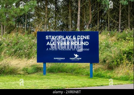 Insegna del Canny Crow Restaurant all'ingresso del campo da golf Dundonald Links, South Ayrshire, Scozia, Regno Unito, Europa Foto Stock