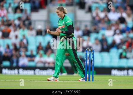 Tilly Corteen-Coleman di Southern Brave festeggia dopo il licenziamento di Paige Scholfield degli ovali Invincibles durante la Hundred Match Oval Invincibles Women vs Southern Brave Women al Kia Oval, Londra, Regno Unito, 8 agosto 2024 (foto di Izzy Poles/News Images) Foto Stock