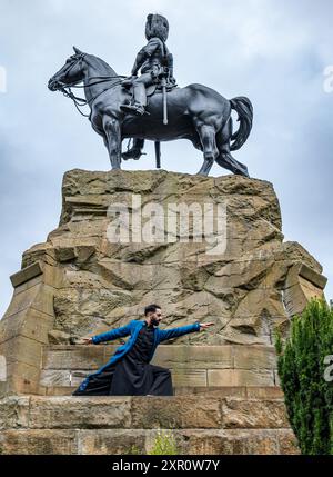 Il ballerino Aakash Odedra esegue un estratto delle canzoni di Bulbul, Edinburgh International Festival, Scozia, Regno Unito Foto Stock