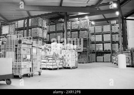 Centro di distribuzione Vomar IJmuiden, negozi e chioschi, IJmuiden, Paesi Bassi, 26-03-1981, Whizgle Dutch News: immagini storiche su misura per il futuro. Esplora il passato dei Paesi Bassi con prospettive moderne attraverso le immagini delle agenzie olandesi. Colmare gli eventi di ieri con gli approfondimenti di domani. Intraprendi un viaggio senza tempo con storie che plasmano il nostro futuro. Foto Stock