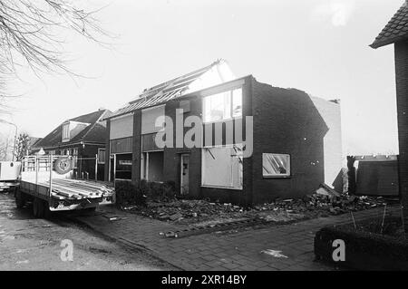 Demolizione casa, 00-00-1972, Whizgle Dutch News: Immagini storiche su misura per il futuro. Esplora il passato dei Paesi Bassi con prospettive moderne attraverso le immagini delle agenzie olandesi. Colmare gli eventi di ieri con gli approfondimenti di domani. Intraprendi un viaggio senza tempo con storie che plasmano il nostro futuro. Foto Stock