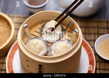Xiaolongbao (gnocchi di zuppa), cibo dim sum cinese Foto Stock