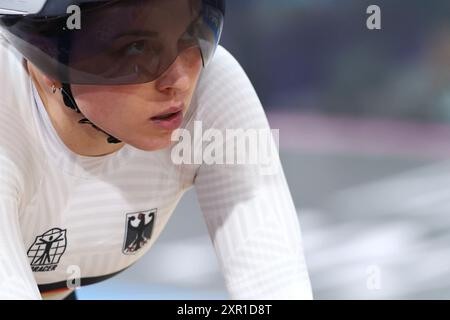 Saint Quentin EN Yvelines, Francia. 8 agosto 2024. Olimpiadi, Parigi 2024, ciclismo, pista, keirin, donne, finale, la tedesca Emma Hinze all'inizio. Crediti: Jan Woitas/dpa/Alamy Live News Foto Stock