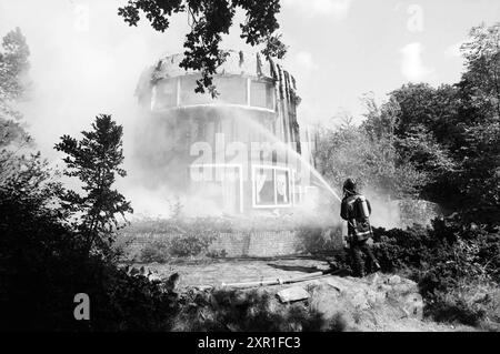 Casetta dei vigili del fuoco Zeeweg 24, vigili del fuoco, Zeeweg, 13-08-1988, Whizgle Dutch News: immagini storiche su misura per il futuro. Esplora il passato dei Paesi Bassi con prospettive moderne attraverso le immagini delle agenzie olandesi. Colmare gli eventi di ieri con gli approfondimenti di domani. Intraprendi un viaggio senza tempo con storie che plasmano il nostro futuro. Foto Stock