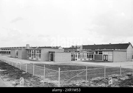Scuola esterna Schalkwijk., Buildings, 29-10-1965, Whizgle Dutch News: Immagini storiche su misura per il futuro. Esplora il passato dei Paesi Bassi con prospettive moderne attraverso le immagini delle agenzie olandesi. Colmare gli eventi di ieri con gli approfondimenti di domani. Intraprendi un viaggio senza tempo con storie che plasmano il nostro futuro. Foto Stock