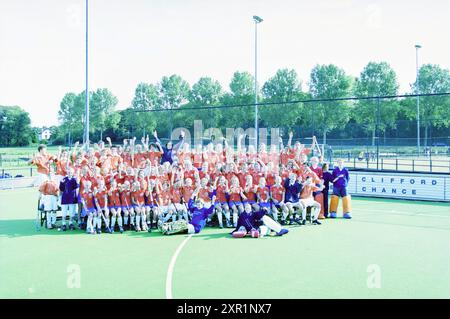 Gruppo giovanile, Bloemendaal hockey, 26-09-2003, Whizgle Dutch News: Immagini storiche su misura per il futuro. Esplora il passato dei Paesi Bassi con prospettive moderne attraverso le immagini delle agenzie olandesi. Colmare gli eventi di ieri con gli approfondimenti di domani. Intraprendi un viaggio senza tempo con storie che plasmano il nostro futuro. Foto Stock