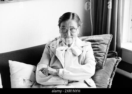 Ritratto Signora Reeser insegnante di musica, musica, ritratti, persone che cantano e musica, 20-09-1979, Whizgle Dutch News: Immagini storiche su misura per il futuro. Esplora il passato dei Paesi Bassi con prospettive moderne attraverso le immagini delle agenzie olandesi. Colmare gli eventi di ieri con gli approfondimenti di domani. Intraprendi un viaggio senza tempo con storie che plasmano il nostro futuro. Foto Stock