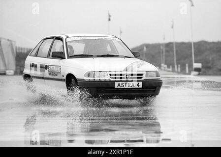 Scuola antiscivolo Rob Slotemaker, Zandvoort, Zandvoort, 08-11-1992, Whizgle Dutch News: Immagini storiche su misura per il futuro. Esplora il passato dei Paesi Bassi con prospettive moderne attraverso le immagini delle agenzie olandesi. Colmare gli eventi di ieri con gli approfondimenti di domani. Intraprendi un viaggio senza tempo con storie che plasmano il nostro futuro. Foto Stock