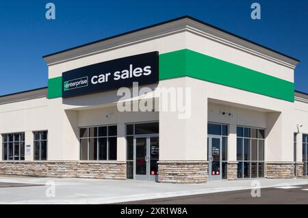 WOODBURY, Minnesota, Stati Uniti - 14 APRILE 2024: Centro di vendita e noleggio auto Enterprise Car. Foto Stock