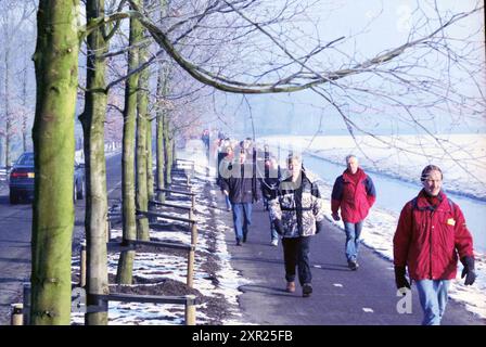 HD Winter Walk, 13-02-1999, Whizgle Dutch News: Immagini storiche su misura per il futuro. Esplora il passato dei Paesi Bassi con prospettive moderne attraverso le immagini delle agenzie olandesi. Colmare gli eventi di ieri con gli approfondimenti di domani. Intraprendi un viaggio senza tempo con storie che plasmano il nostro futuro. Foto Stock