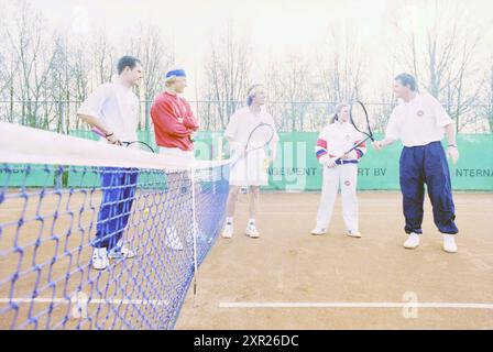 Apertura della stagione di tennis Arnoldus Park, 03-04-1995, Whizgle Dutch News: Immagini storiche su misura per il futuro. Esplora il passato dei Paesi Bassi con prospettive moderne attraverso le immagini delle agenzie olandesi. Colmare gli eventi di ieri con gli approfondimenti di domani. Intraprendi un viaggio senza tempo con storie che plasmano il nostro futuro. Foto Stock