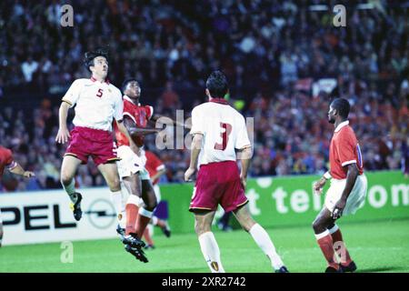 Partita di qualificazione per la Coppa del mondo di calcio 1998. I Paesi Bassi giocano contro il Belgio nel De Kuip di Rotterdam e vincono 3-1., Rotterdam, 06-09-1997, Whizgle Dutch News: Immagini storiche su misura per il futuro. Esplora il passato dei Paesi Bassi con prospettive moderne attraverso le immagini delle agenzie olandesi. Colmare gli eventi di ieri con gli approfondimenti di domani. Intraprendi un viaggio senza tempo con storie che plasmano il nostro futuro. Foto Stock