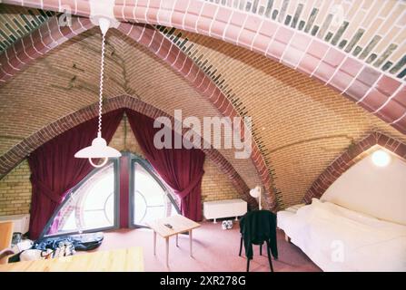 Sacred Heart Church, Apartments, Haarlem, Paesi Bassi, 02-09-1998, Whizgle Dutch News: immagini storiche su misura per il futuro. Esplora il passato dei Paesi Bassi con prospettive moderne attraverso le immagini delle agenzie olandesi. Colmare gli eventi di ieri con gli approfondimenti di domani. Intraprendi un viaggio senza tempo con storie che plasmano il nostro futuro. Foto Stock