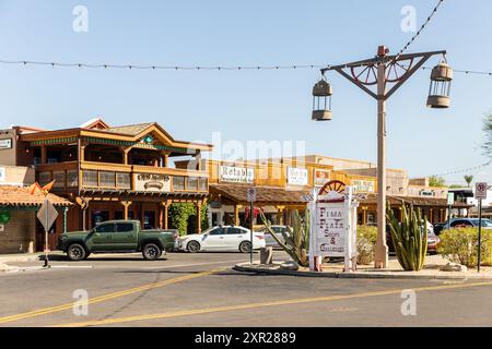 Il centro storico di Scottsdale è famoso per i suoi negozi, le gallerie d'arte, i ristoranti, i bar e i club. Foto Stock