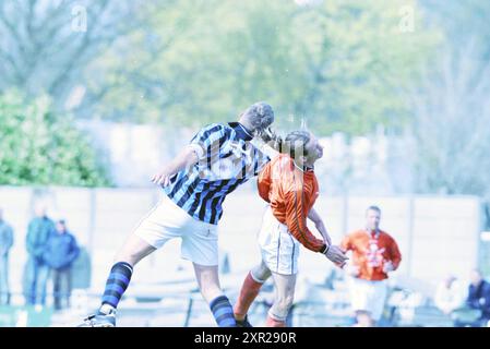 Calcio: RCH - Ripperda, Heemstede, Paesi Bassi, 13-04-2002, Whizgle Dutch News: Immagini storiche su misura per il futuro. Esplora il passato dei Paesi Bassi con prospettive moderne attraverso le immagini delle agenzie olandesi. Colmare gli eventi di ieri con gli approfondimenti di domani. Intraprendi un viaggio senza tempo con storie che plasmano il nostro futuro. Foto Stock